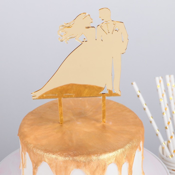 Топпер на торт "Рука об руку" 13х18 см, цвет золото