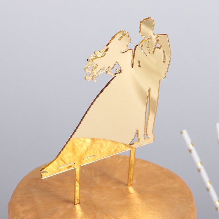 Топпер на торт "Рука об руку" 13х18 см, цвет золото