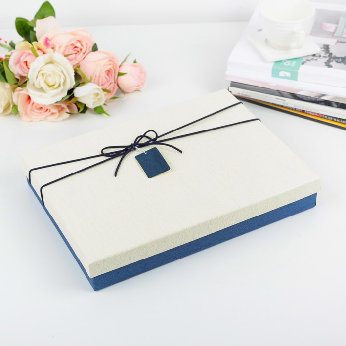 Коробка подарочная 31 х 23 х 5 см