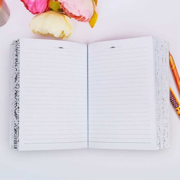 Ежедневник-смэшбук с раскраской "С 8 Марта!"