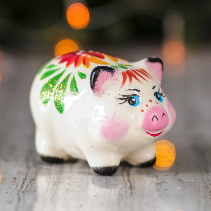 Сувенир "Свинка малышка" 6*8,5 см цветы