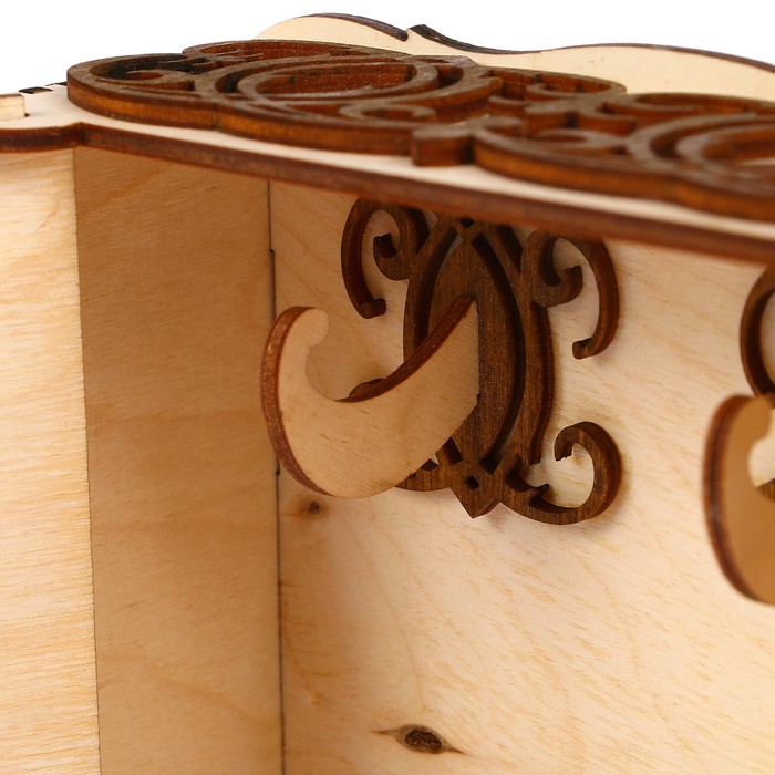 Шкатулка - ключница «Ажур», белая с тёмными резными элементами, 18,4х14,2х5,7 см