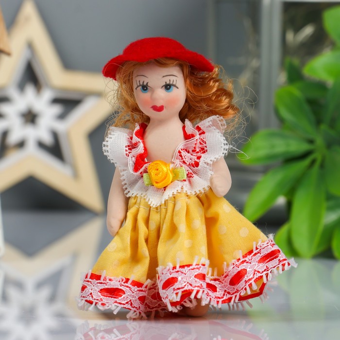 Кукла коллекционная керамика "Малышка в шляпке и цветном платье" 10,5 см МИКС
