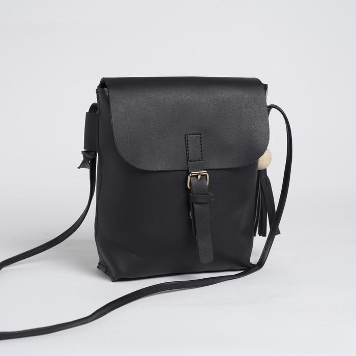 Сумка женская, отдел на молнии, регулируемый ремень, цвет чёрный