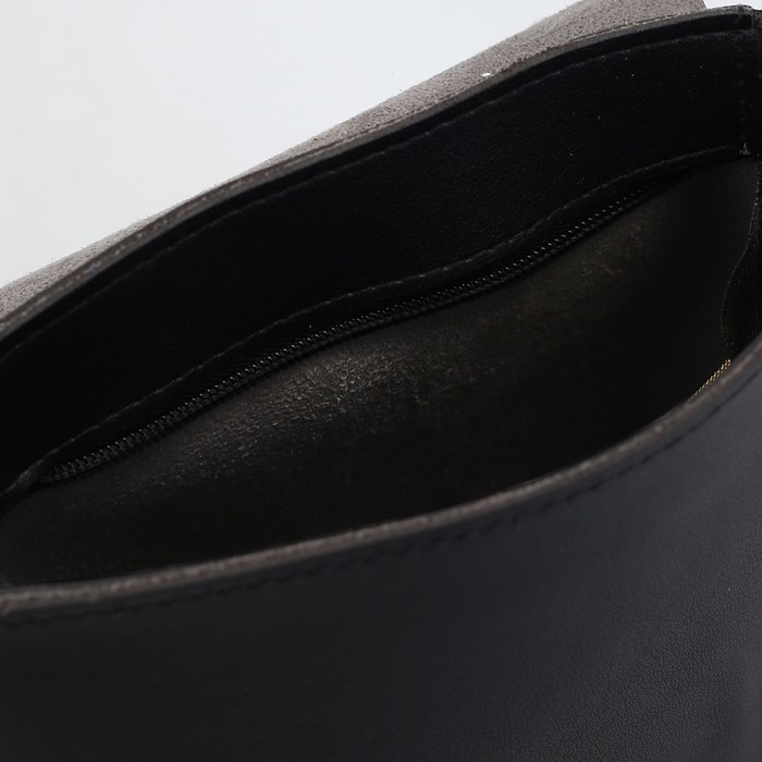 Сумка женская, отдел на молнии, регулируемый ремень, цвет чёрный