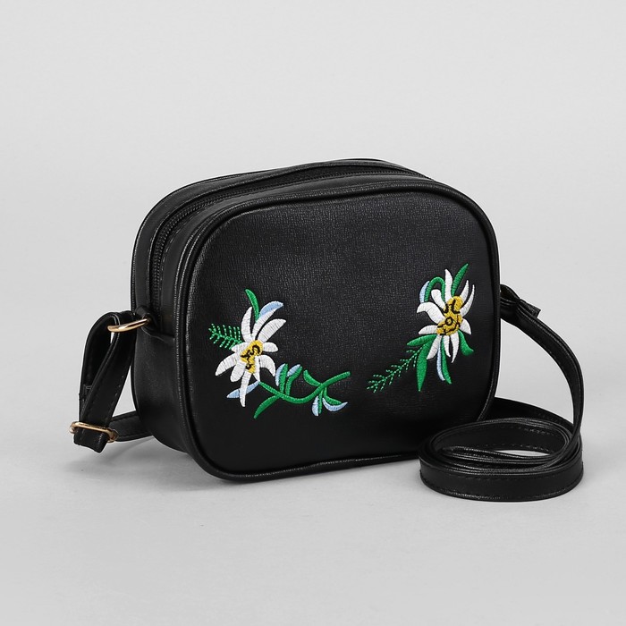 Сумка женская, отдел на молнии, длинный ремень, цвет чёрный