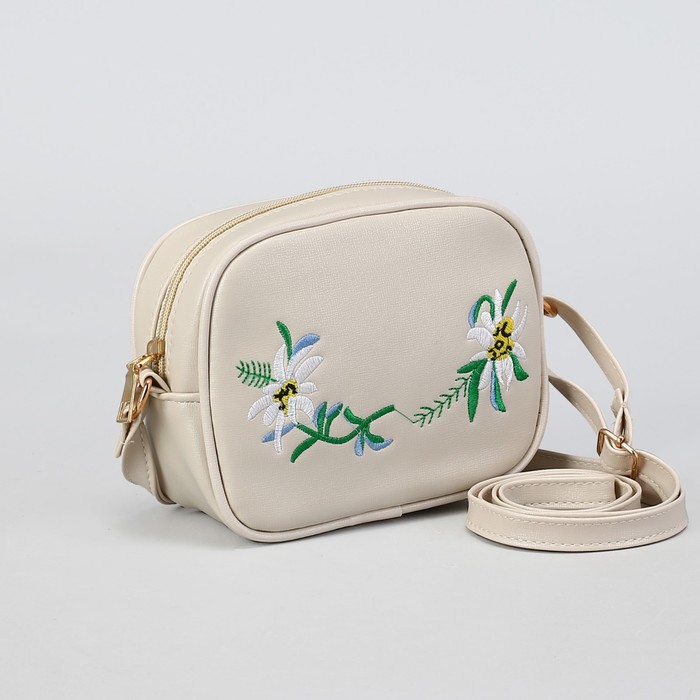 Сумка женская, отдел на молнии, длинный ремень, цвет молочный