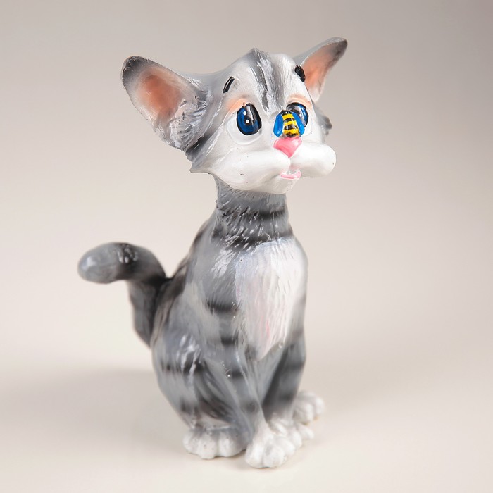 Статуэтка "Котик сидит с пчелой на носу" веселые 18см