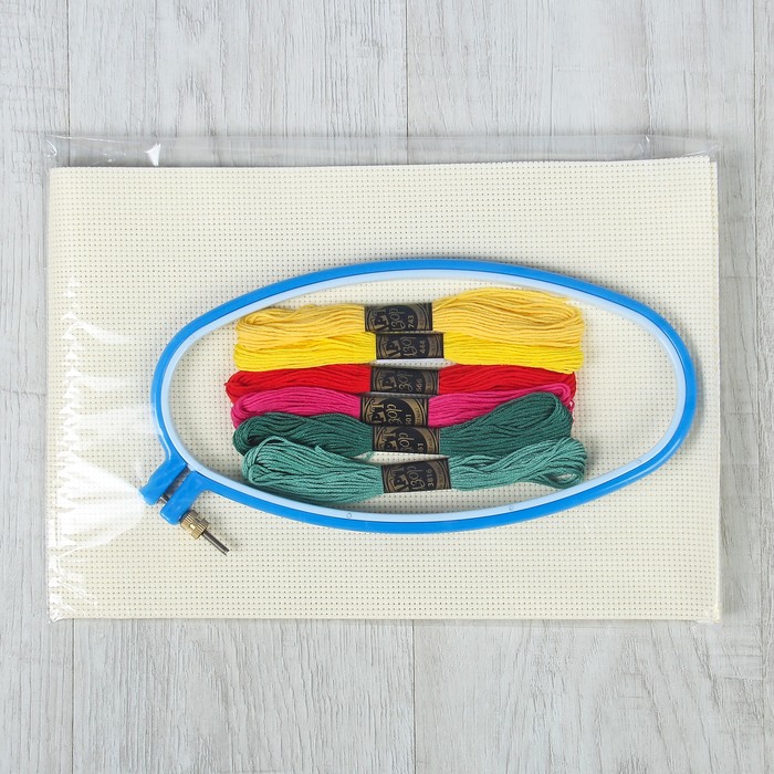 Набор для вышивания №3, 8 предметов: канва, мулине, пяльцы