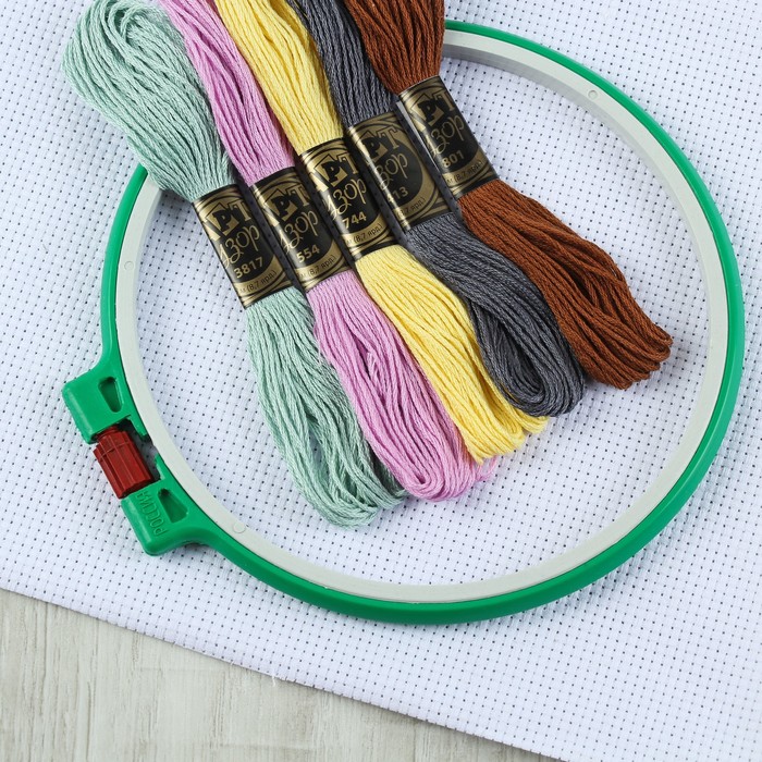 Набор для вышивания №5, 8 предметов: канва, мулине, пяльцы