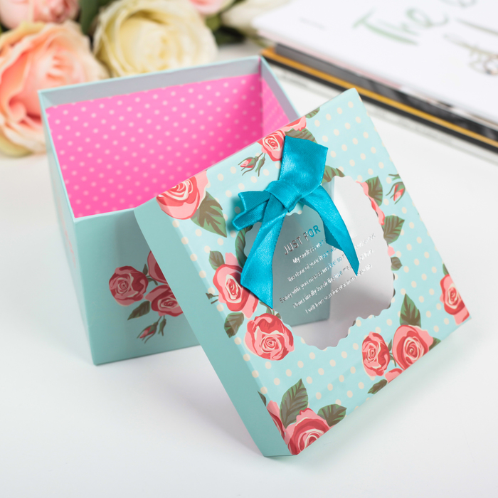 Коробка подарочная с окном 11,5 х 11,5 х 8,5 см