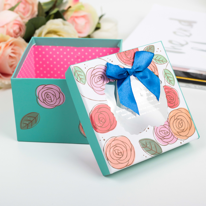 Коробка подарочная с окном 11,5 х 11,5 х 8,5 см