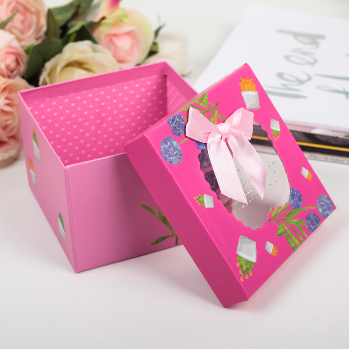 Коробка подарочная с окном 11,5 х 11,5 х 8,5 см