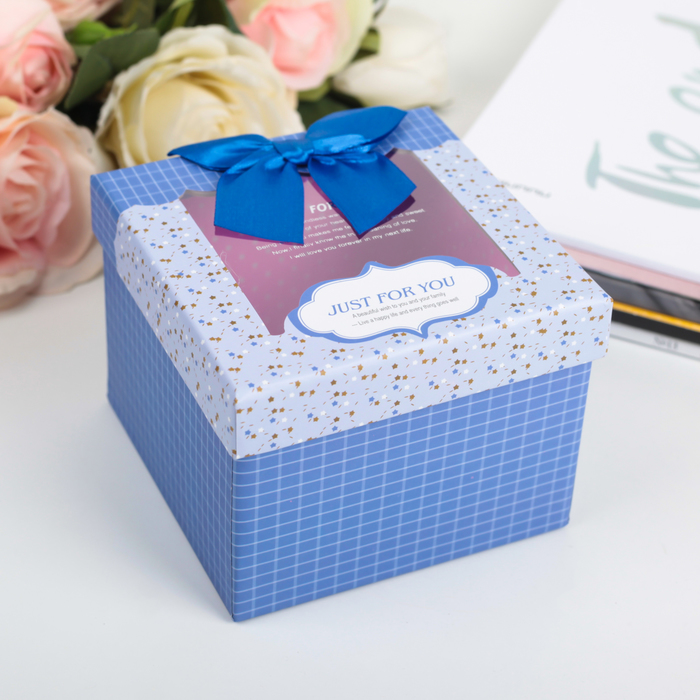 Коробка подарочная с окном 11,5 х 11,5 х 8,5 см