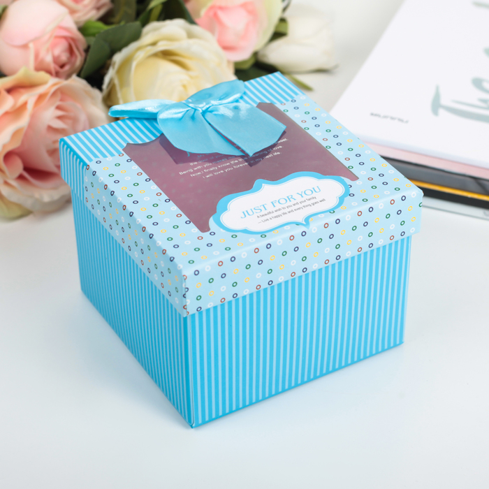 Коробка подарочная с окном 11,5 х 11,5 х 8,5 см