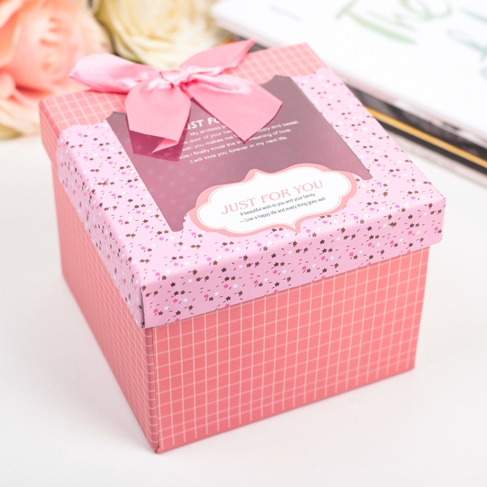 Коробка подарочная с окном 11,5 х 11,5 х 8,5 см