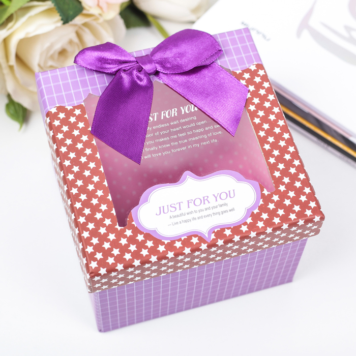 Коробка подарочная с окном 11,5 х 11,5 х 8,5 см