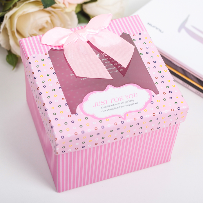 Коробка подарочная с окном 11,5 х 11,5 х 8,5 см