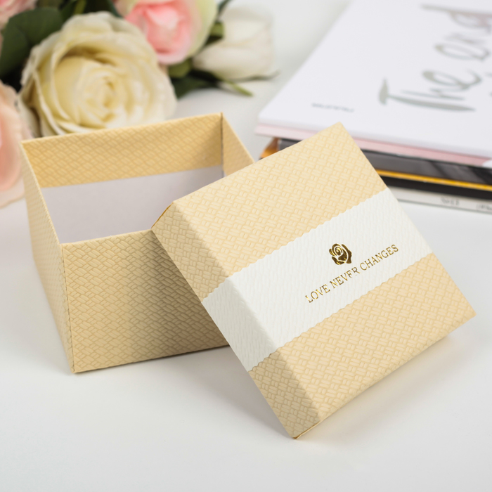 Коробка подарочная 9 х 9 х 6 см