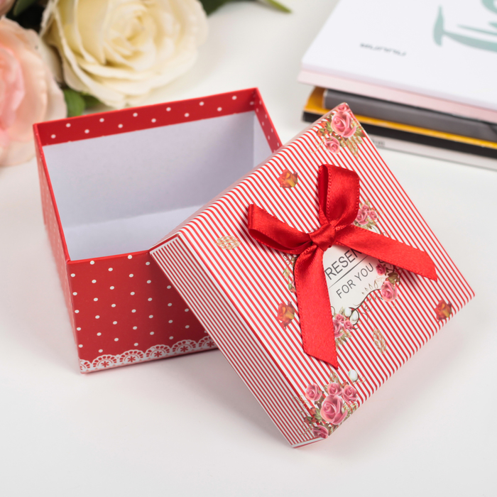 Коробка подарочная 9 х 9 х 6 см