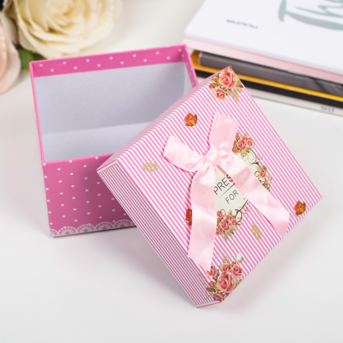 Коробка подарочная 9 х 9 х 6 см