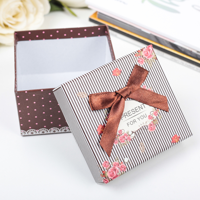 Коробка подарочная 9 х 9 х 6 см