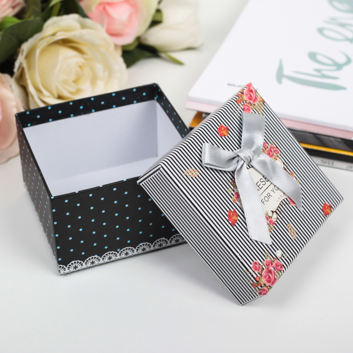 Коробка подарочная 9 х 9 х 6 см