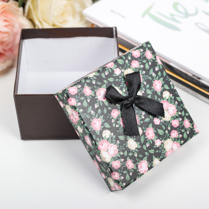 Коробка подарочная 9 х 9 х 6 см