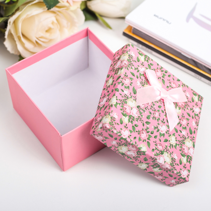 Коробка подарочная 9 х 9 х 6 см