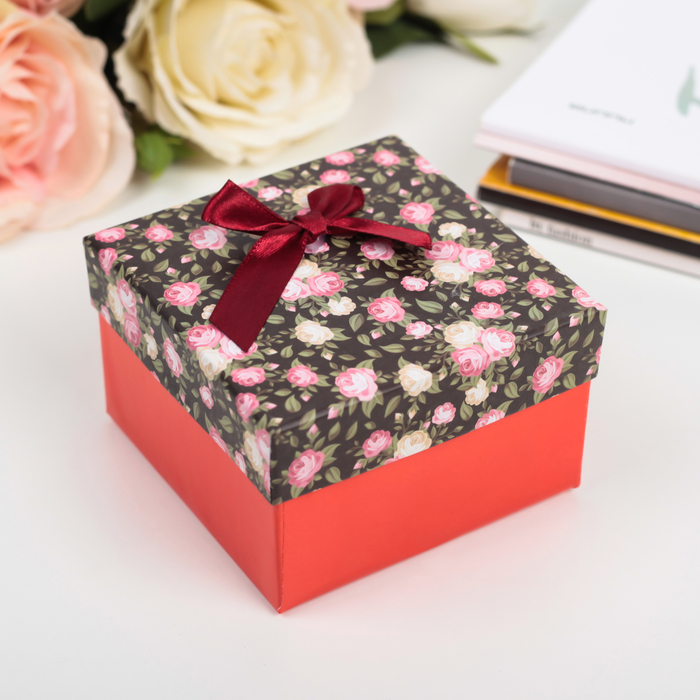 Коробка подарочная 9 х 9 х 6 см