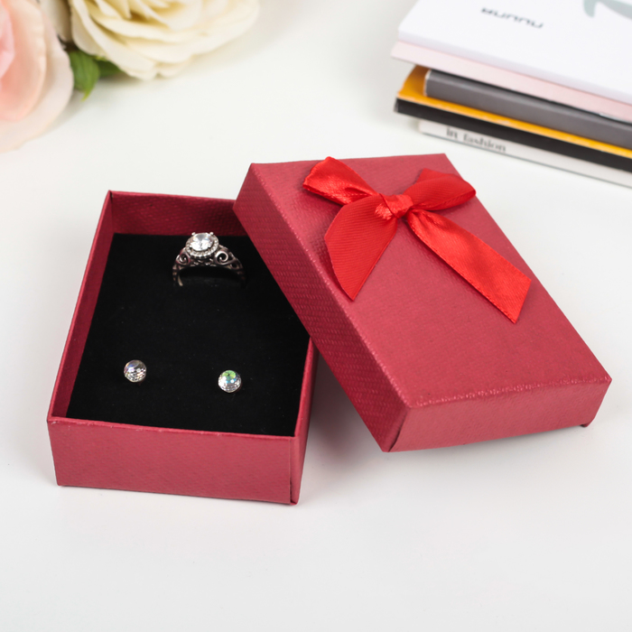 Коробка подарочная 7 х 9 х 2,5 см МИКС