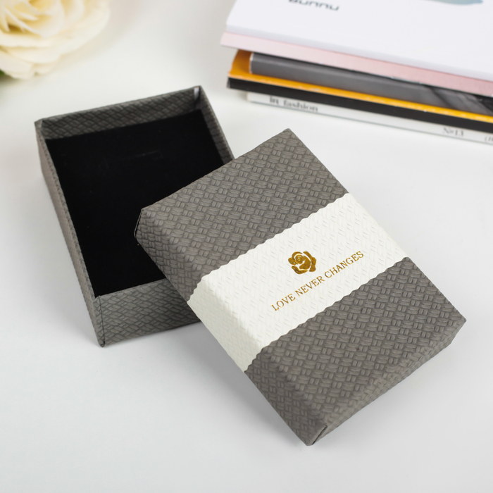 Коробка подарочная 7 х 9 х 2,5 см