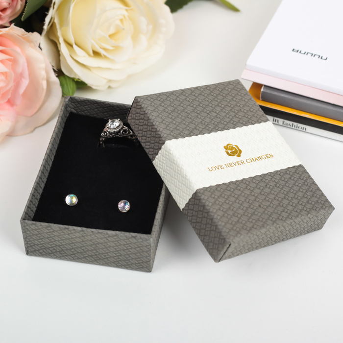 Коробка подарочная 7 х 9 х 2,5 см