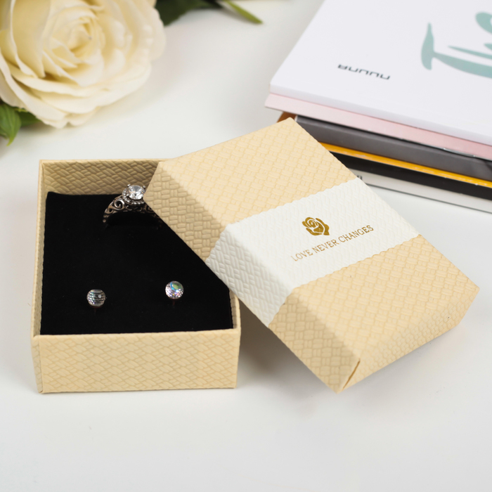 Коробка подарочная 7 х 9 х 2,5 см