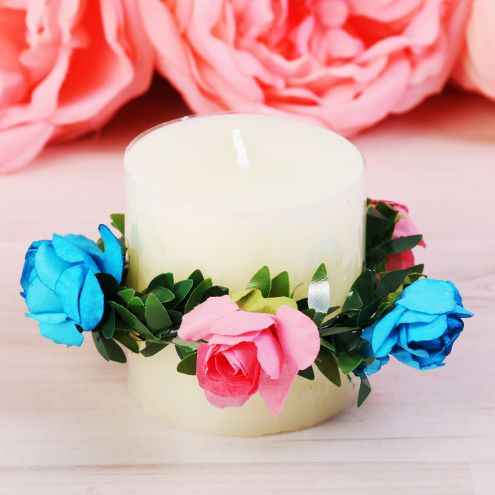 Подарочная свеча "Самой нежной и обаятельной", 7 х 7 см