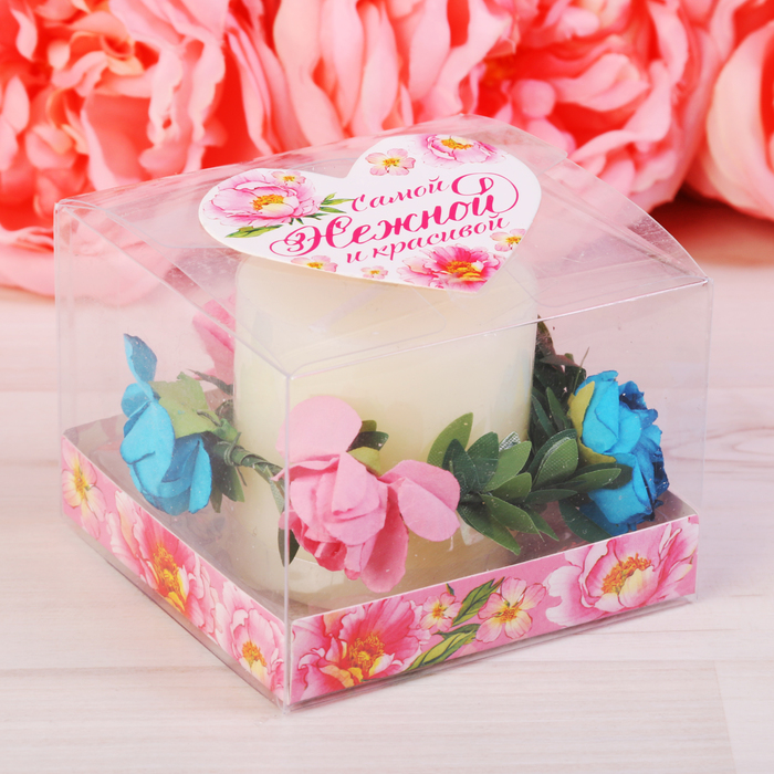 Подарочная свеча "Самой нежной и обаятельной", 7 х 7 см