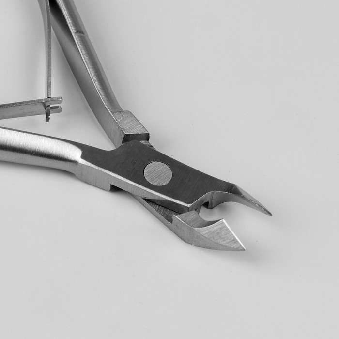 Кусачки маникюрные, двойная пружина, 10,5см, рабочая область-6мм, цвет матовый серебристый