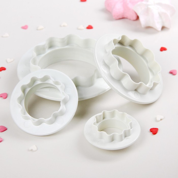 Набор выемок кондитерских "Цветок", 4 шт: 9,5/7,3/5,6/4,5 см