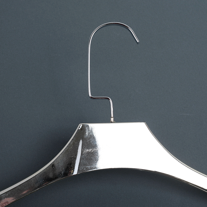 Вешалка-плечики 40х2,5х22,5 см, глянец с ребристыми плечиками, цвет серебро