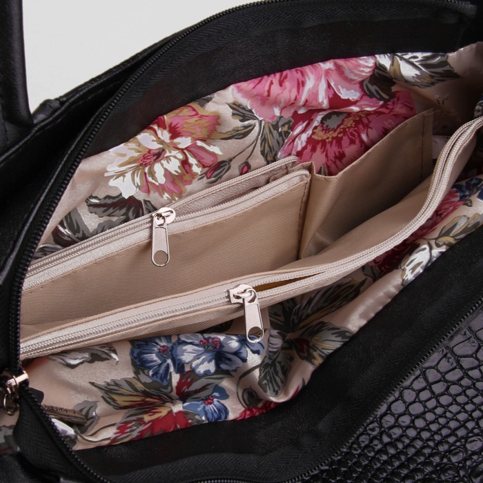 Сумка женская, отдел с перегородкой на молнии, наружный карман, крокодил, цвет чёрный