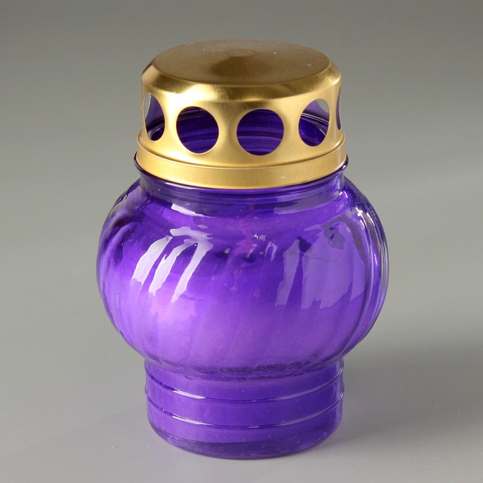 Свеча парафиновая поминальная в стеклянном подсвечнике фиолетовом