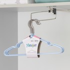 Вешалка-плечики для одежды детская с антискользящим покрытием, размер 30-34, цвет синий - Фото 4