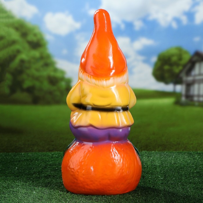 Садовая фигура "Гном на апельсине"