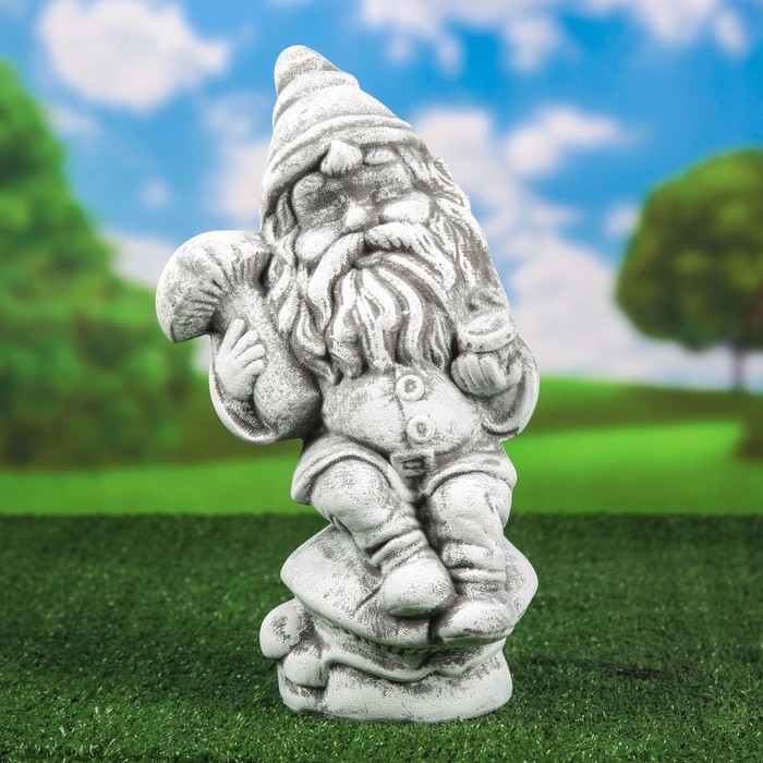 Садовая фигура "Гном с трубкой" под камень