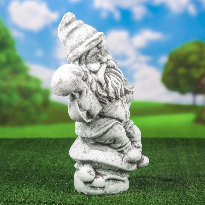 Садовая фигура "Гном с трубкой" под камень
