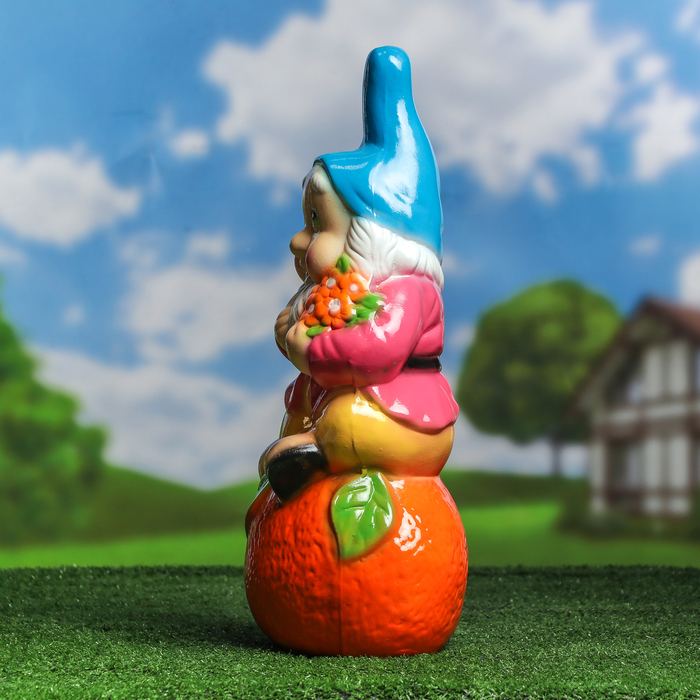 Садовая фигура "Гном на апельсине" глянец, розово-голубой, микс