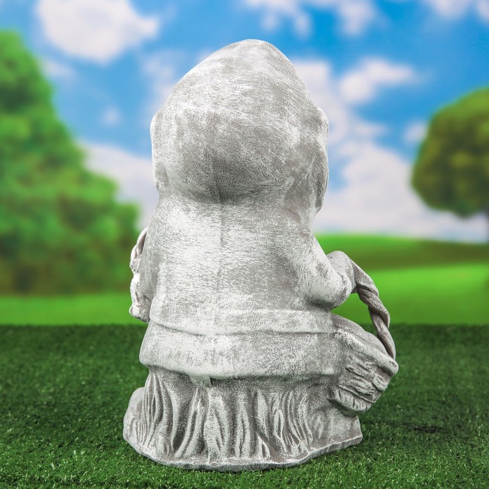 Садовая фигура "Гном с корзиной" камень