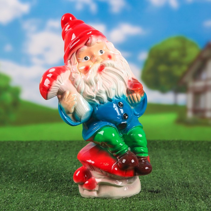 Садовая фигура "Гном с трубкой" цветной МИКС
