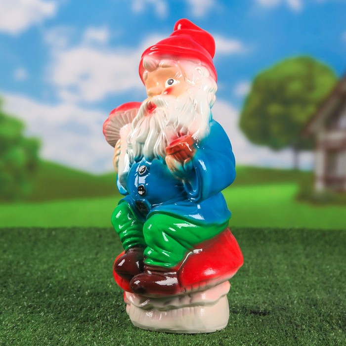 Садовая фигура "Гном с трубкой" цветной МИКС