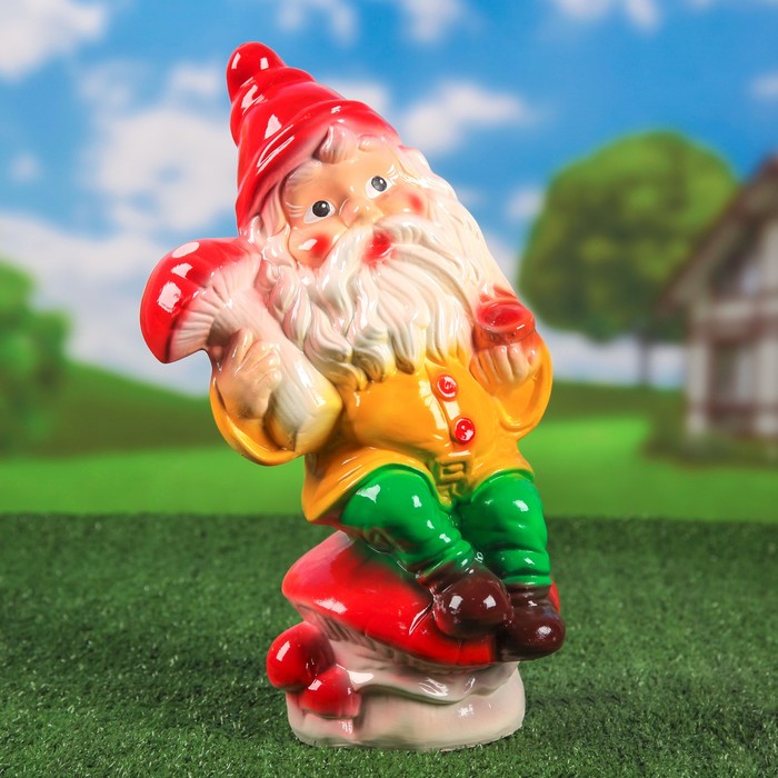 Садовая фигура "Гном с трубкой" цветной МИКС